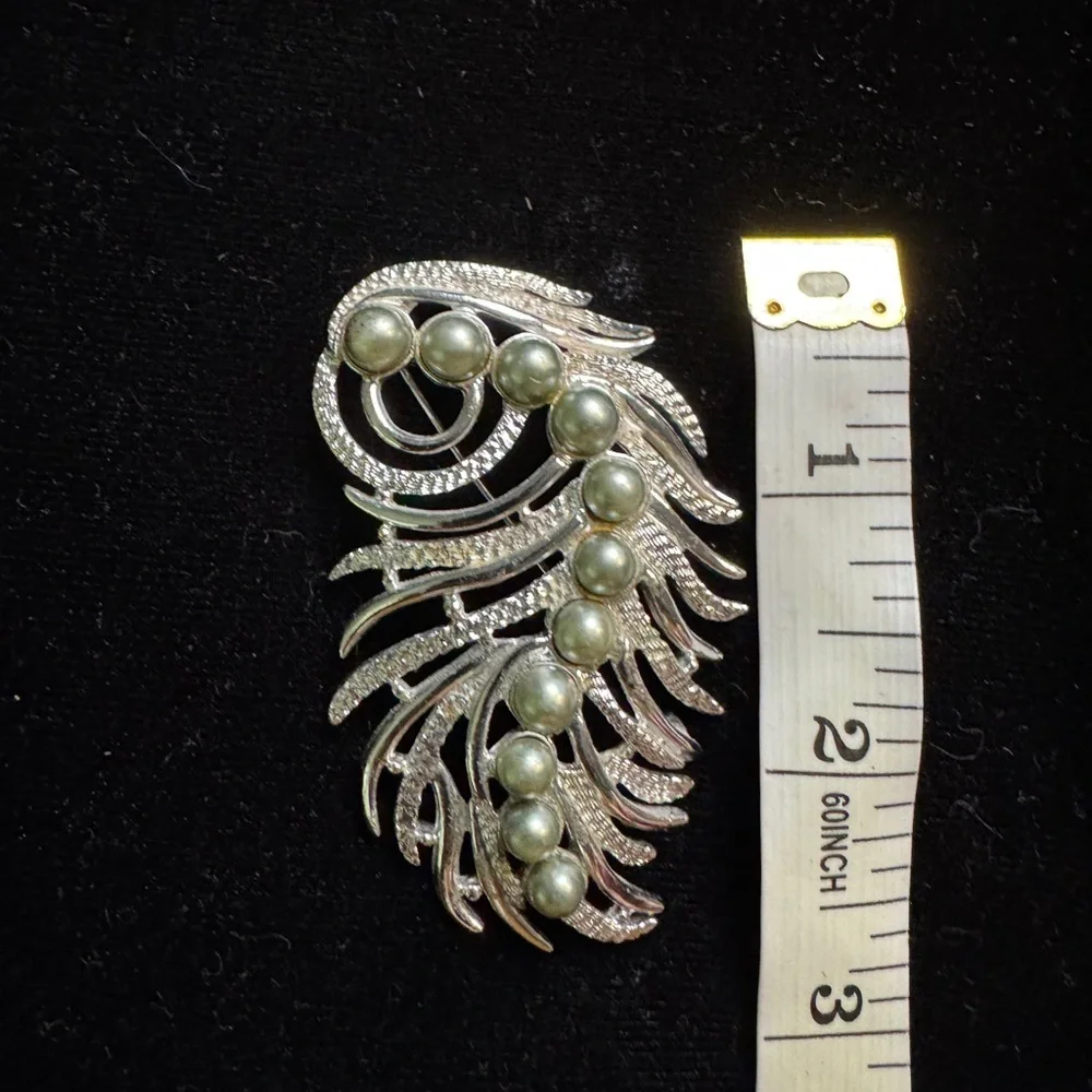 VTG Sarah Coventry Feather Brooch
